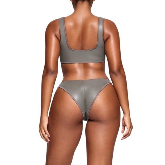 SKIMS 🌸Rubberized Scuba🌸 Swim Scoop Neck Bikini Top | Grey Chalk - Picture 11 of 12